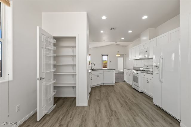 2341 Thornwood Castle Drive, Laughlin, NV 89029