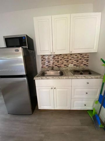 7175 SW 23rd St 3, Miami, FL 33155