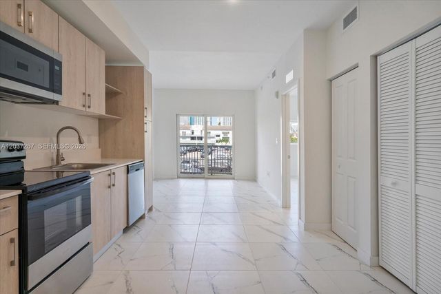 420 SW 7th Ave 204, Miami, FL 33130