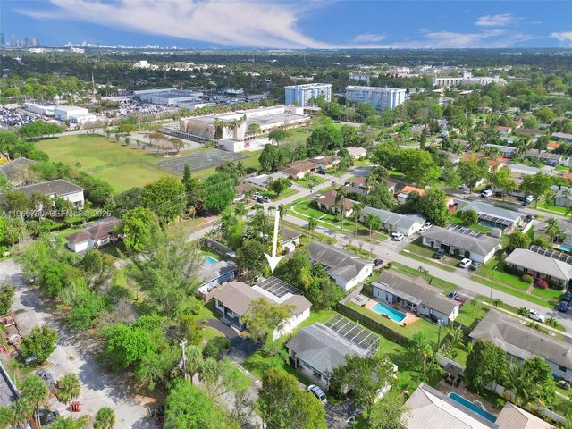 4330 NW 8th St, Plantation, FL 33317