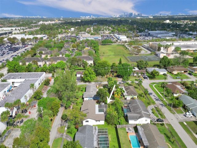 4330 NW 8th St, Plantation, FL 33317