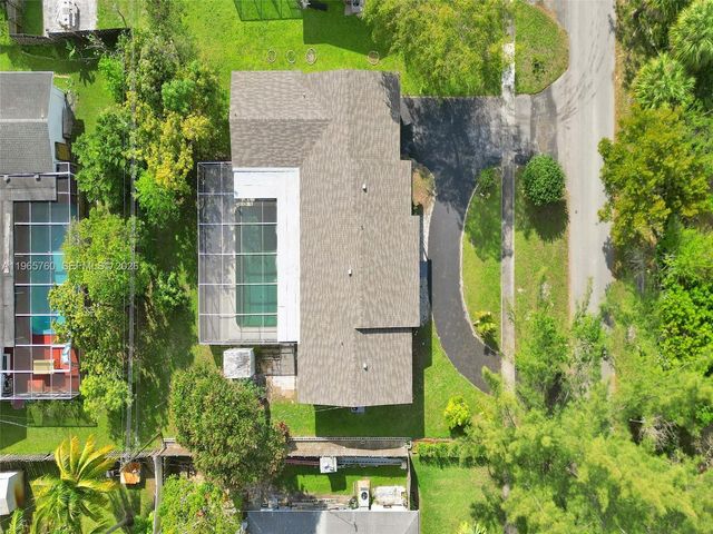 4330 NW 8th St, Plantation, FL 33317