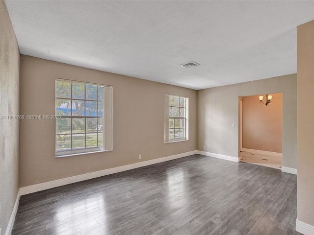 4330 NW 8th St, Plantation, FL 33317