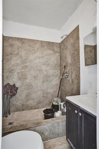 4330 NW 8th St, Plantation, FL 33317