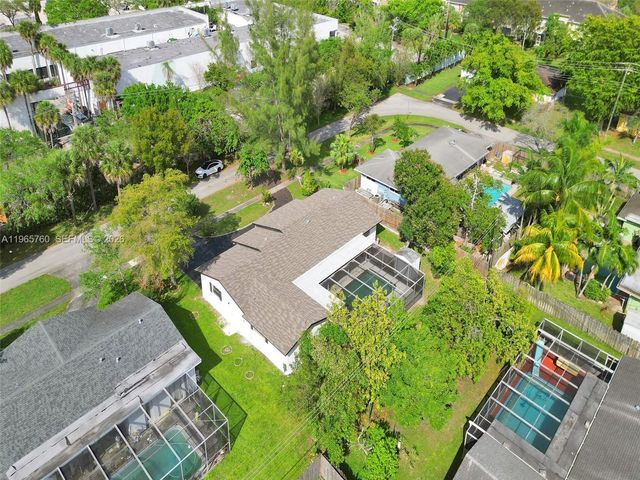 4330 NW 8th St, Plantation, FL 33317