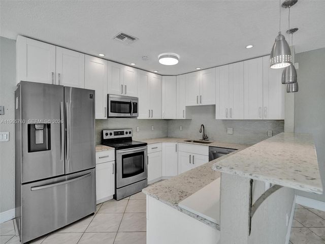 4330 NW 8th St, Plantation, FL 33317