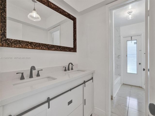 4330 NW 8th St, Plantation, FL 33317