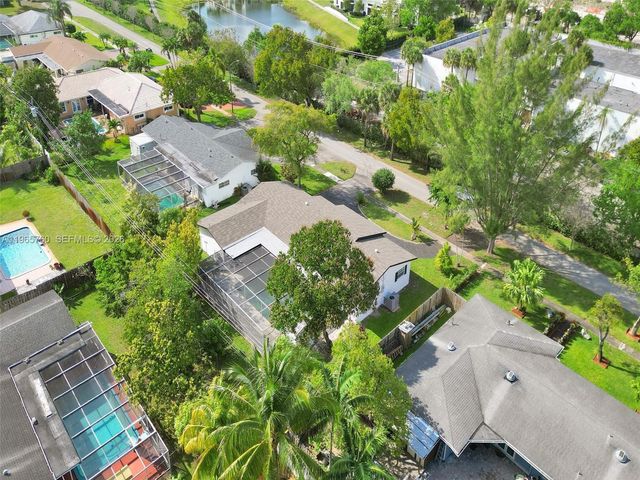 4330 NW 8th St, Plantation, FL 33317