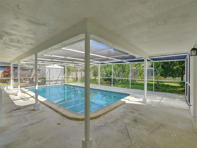 4330 NW 8th St, Plantation, FL 33317