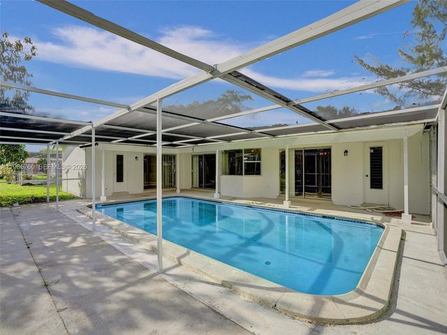 4330 NW 8th St, Plantation, FL 33317