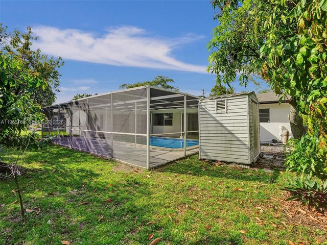 4330 NW 8th St, Plantation, FL 33317