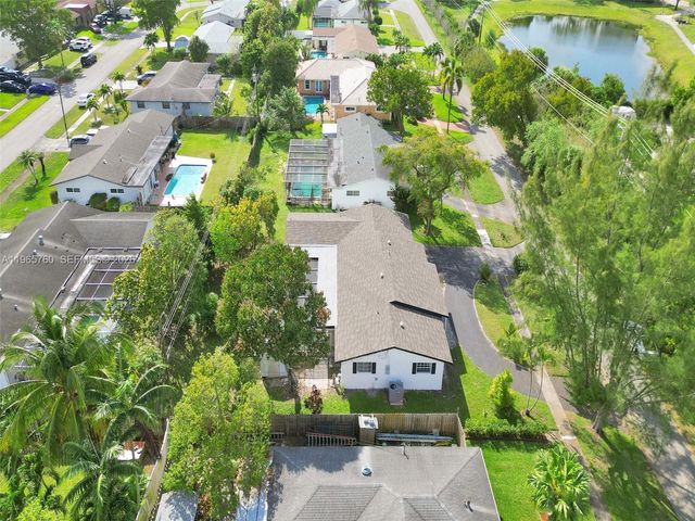 4330 NW 8th St, Plantation, FL 33317