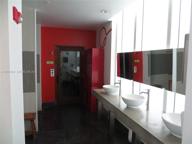 133 NE 2 AV 308, Miami, FL 33132