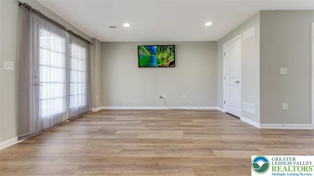 10 White Rose Lane, Palmer Twp, PA 18045