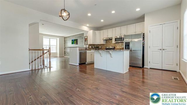 10 White Rose Lane, Palmer Twp, PA 18045