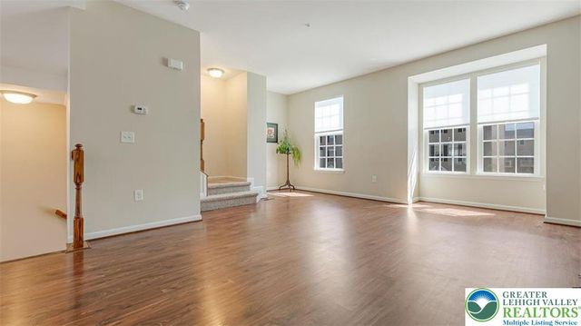 10 White Rose Lane, Palmer Twp, PA 18045