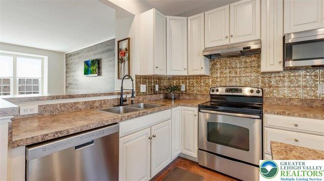 10 White Rose Lane, Palmer Twp, PA 18045