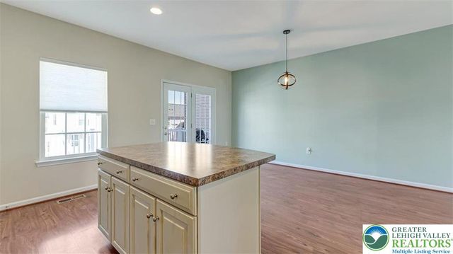 10 White Rose Lane, Palmer Twp, PA 18045