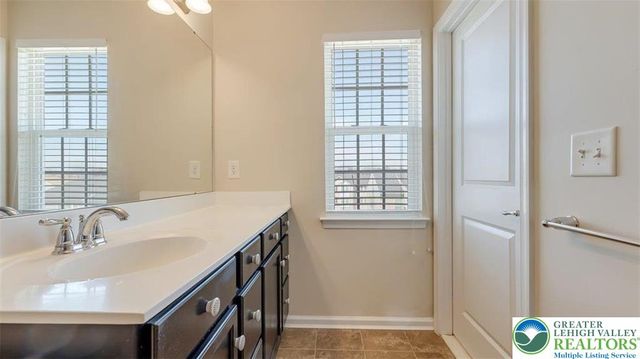 10 White Rose Lane, Palmer Twp, PA 18045
