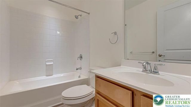 10 White Rose Lane, Palmer Twp, PA 18045