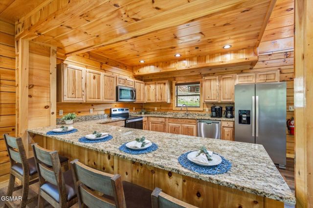 2933 Fiddlers Creek Way, Pigeon Forge, TN 37863