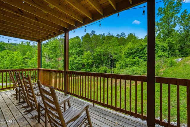 2933 Fiddlers Creek Way, Pigeon Forge, TN 37863