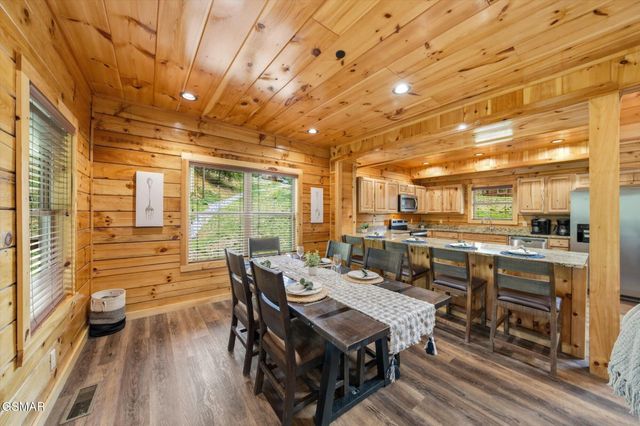 2933 Fiddlers Creek Way, Pigeon Forge, TN 37863