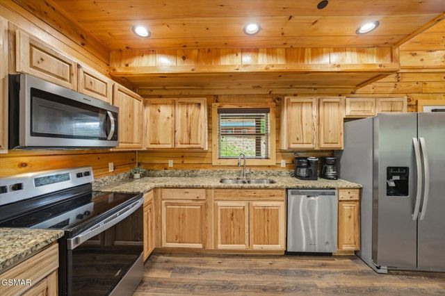 2933 Fiddlers Creek Way, Pigeon Forge, TN 37863