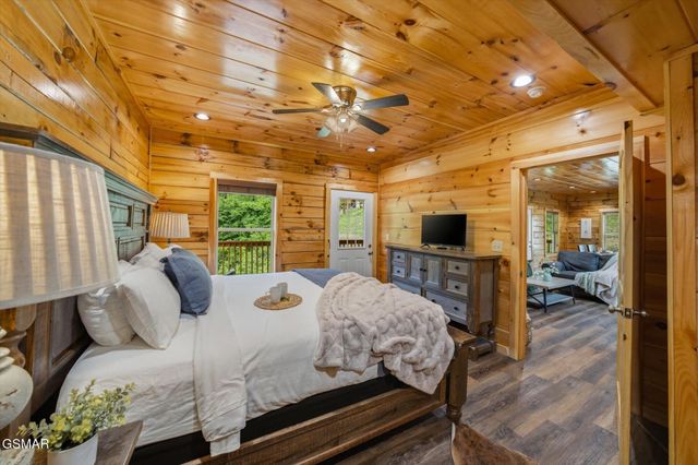 2933 Fiddlers Creek Way, Pigeon Forge, TN 37863