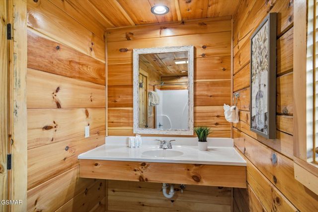 2933 Fiddlers Creek Way, Pigeon Forge, TN 37863