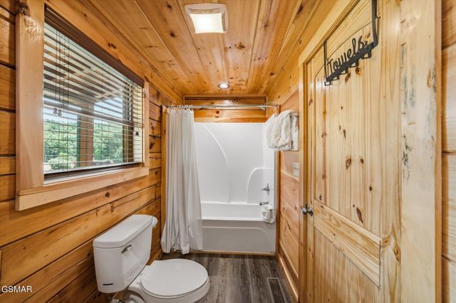 2933 Fiddlers Creek Way, Pigeon Forge, TN 37863