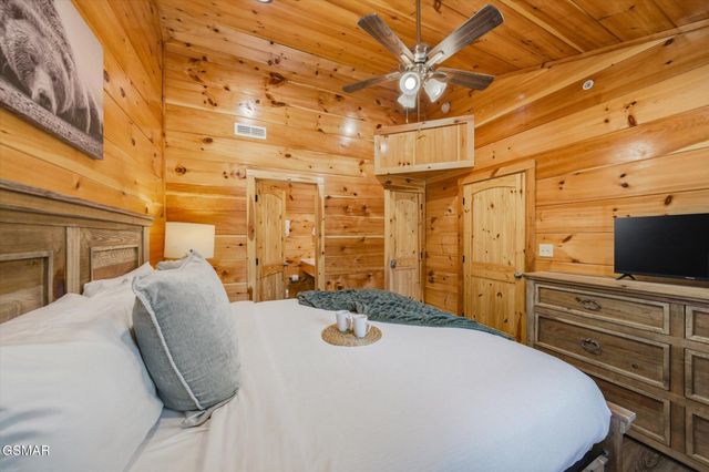 2933 Fiddlers Creek Way, Pigeon Forge, TN 37863