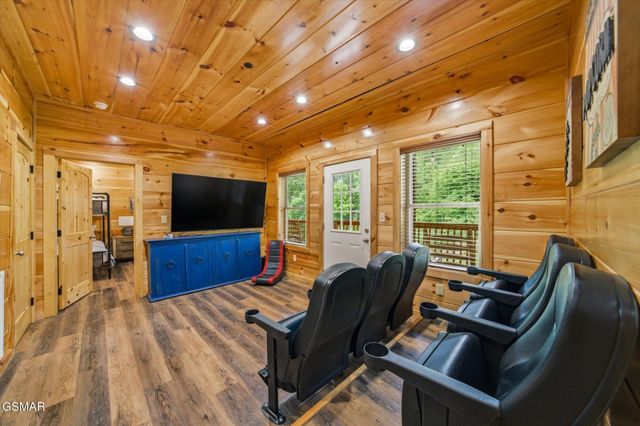 2933 Fiddlers Creek Way, Pigeon Forge, TN 37863
