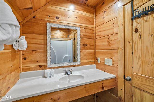 2933 Fiddlers Creek Way, Pigeon Forge, TN 37863