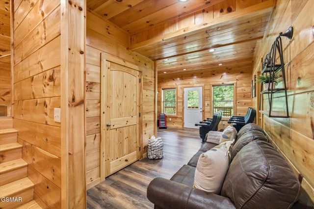 2933 Fiddlers Creek Way, Pigeon Forge, TN 37863