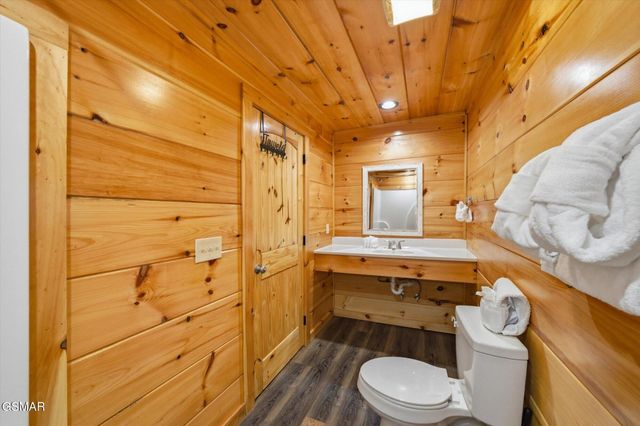 2933 Fiddlers Creek Way, Pigeon Forge, TN 37863