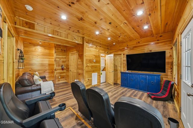 2933 Fiddlers Creek Way, Pigeon Forge, TN 37863