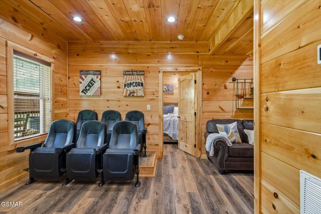 2933 Fiddlers Creek Way, Pigeon Forge, TN 37863