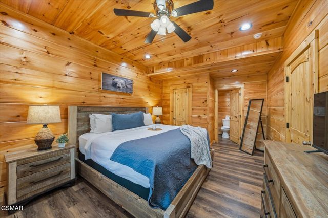 2933 Fiddlers Creek Way, Pigeon Forge, TN 37863
