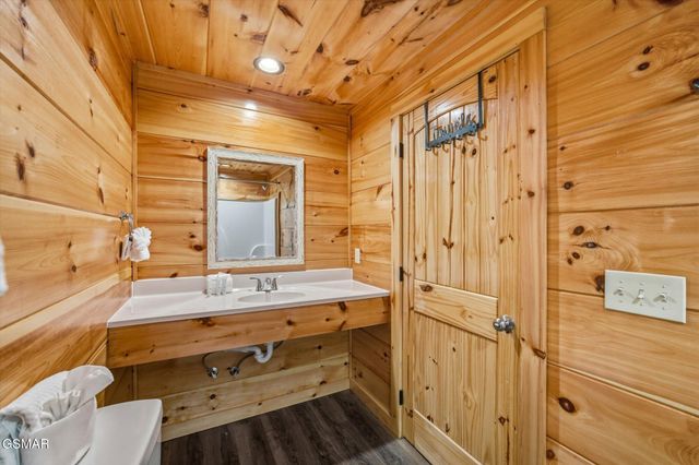 2933 Fiddlers Creek Way, Pigeon Forge, TN 37863