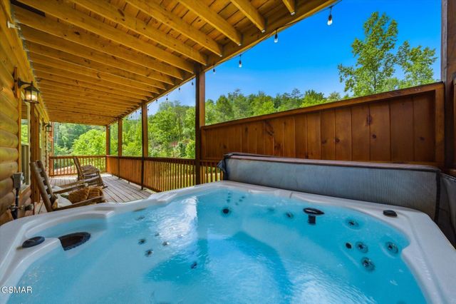 2933 Fiddlers Creek Way, Pigeon Forge, TN 37863