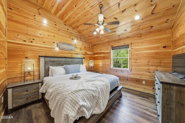 2933 Fiddlers Creek Way, Pigeon Forge, TN 37863