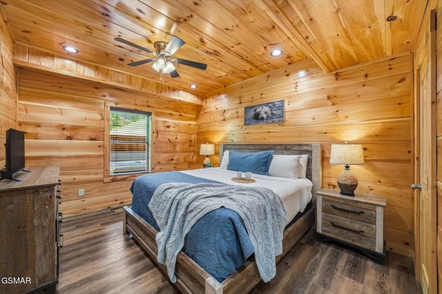 2933 Fiddlers Creek Way, Pigeon Forge, TN 37863