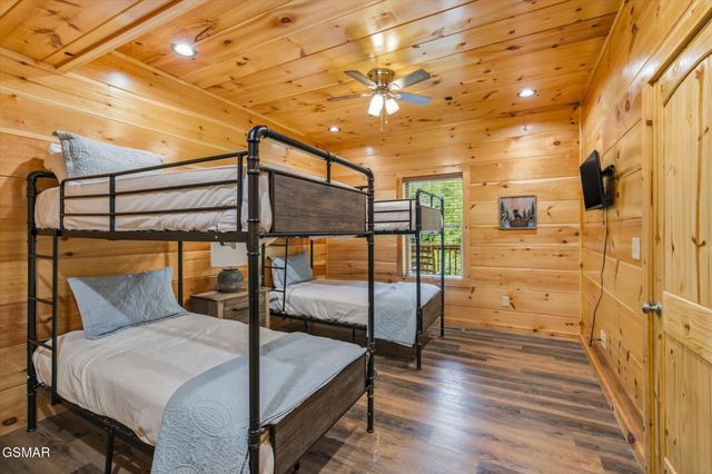 2933 Fiddlers Creek Way, Pigeon Forge, TN 37863