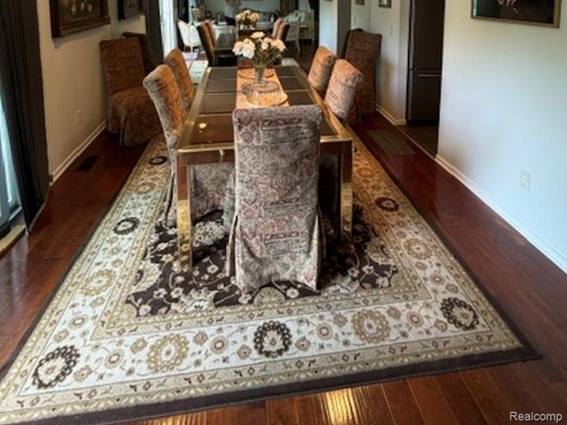 4070 Foxpointe Drive, West Bloomfield, MI 48323