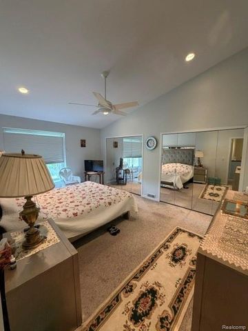 4070 Foxpointe Drive, West Bloomfield, MI 48323