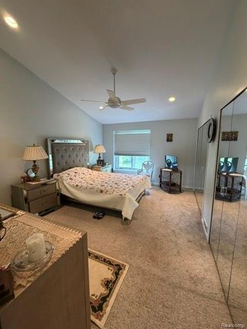 4070 Foxpointe Drive, West Bloomfield, MI 48323