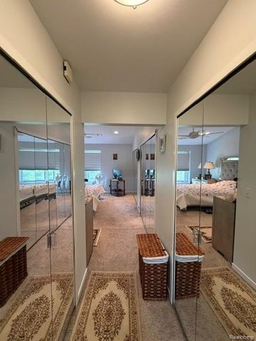 4070 Foxpointe Drive, West Bloomfield, MI 48323