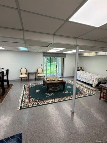 4070 Foxpointe Drive, West Bloomfield, MI 48323
