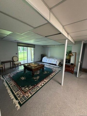 4070 Foxpointe Drive, West Bloomfield, MI 48323
